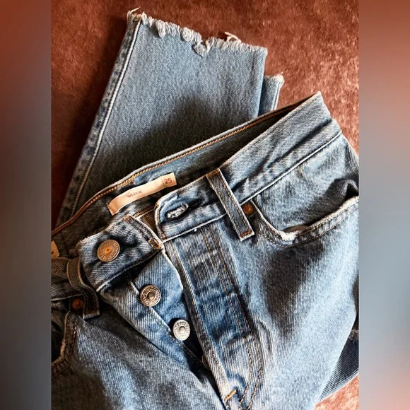 Women’s Levi Wedgie jeans, size 25 - Picture 2 of 3